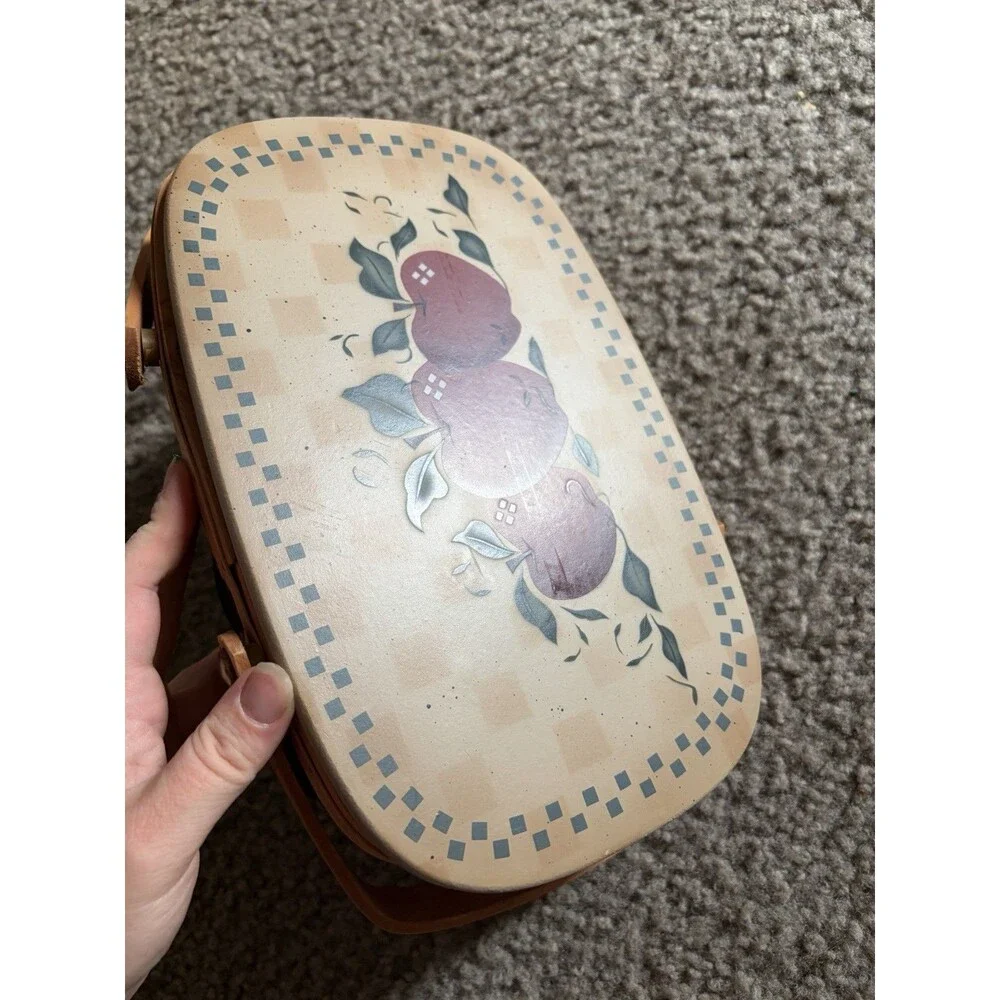 Vintage Country Apple Design Lidded Basket